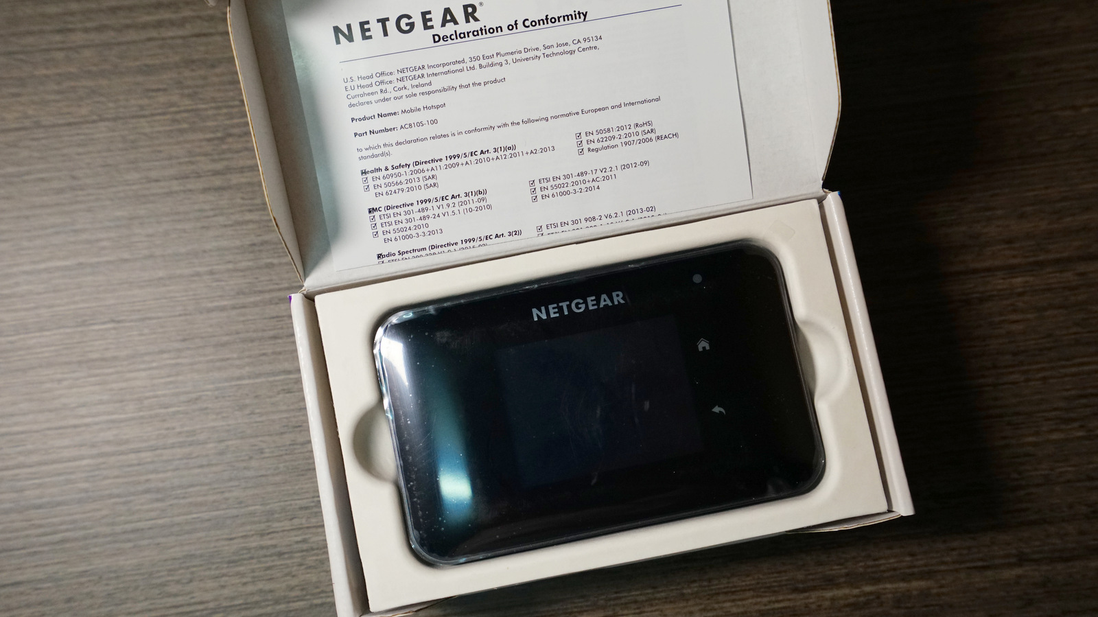 NETGEAR_AC810_UNBOX_01