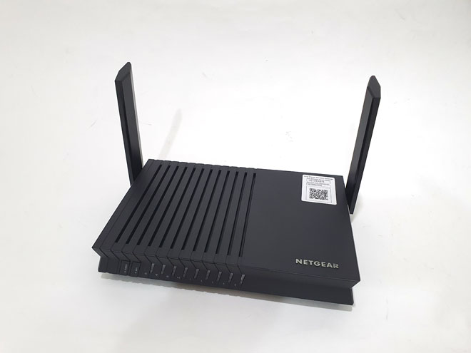 NETGEAR RAX20 雙頻路由器最多可連接 100部手機或電腦