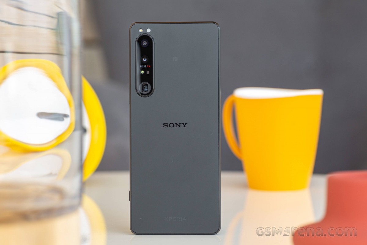 SONY Xperia 1 IV 的充電線標準有支援 USB3.2 嗎？