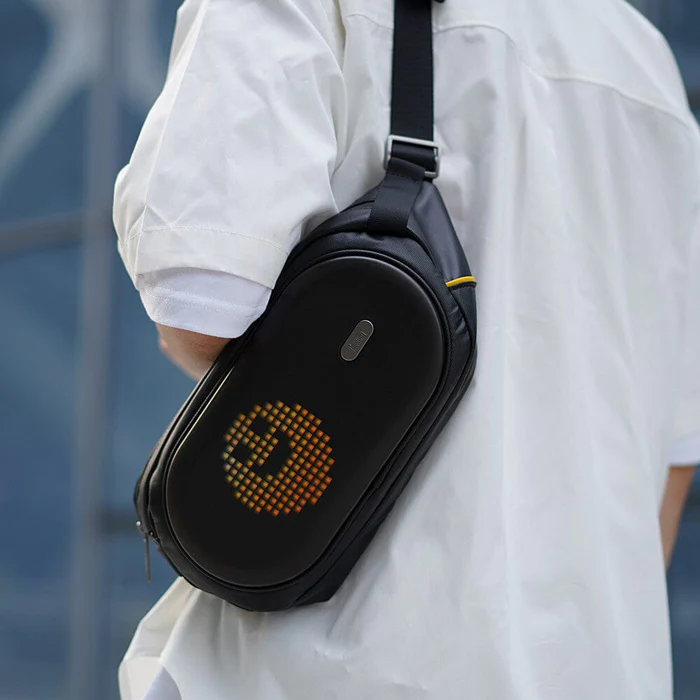 Divoom Pixoo Sling Bag C 發光像素單肩包 終於在香港推出，極具科技感和前衛感