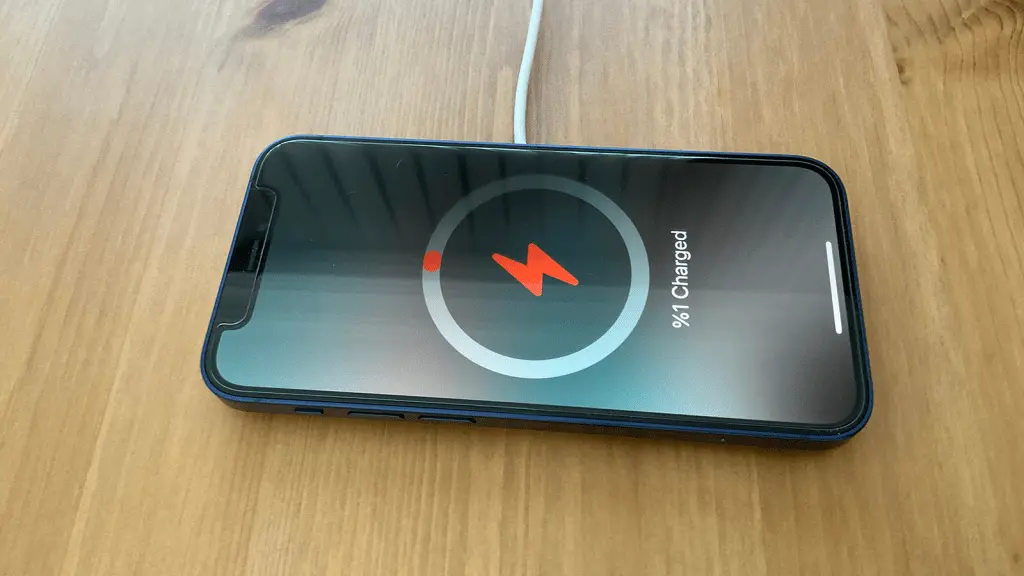 Apple iPhone 17 將提升 MagSafe 充電系統與相機設計