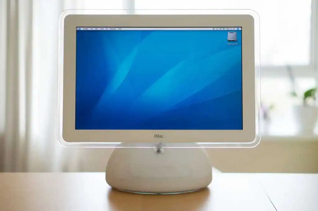 iMac G4 與 macOS Tahoe 的獨特結合：復活經典設計