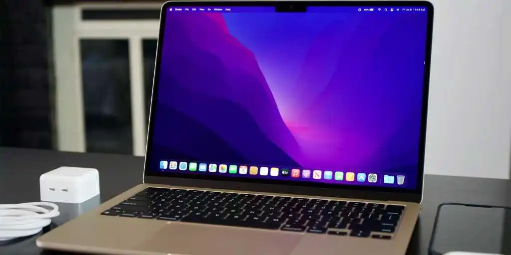 Apple M2 MacBook Air 降價至 9 / 約 HK$ 5,442，適合日常使用