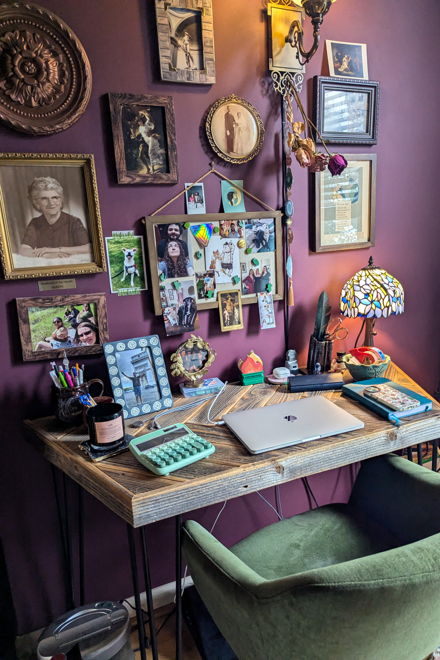 你桌上有什麼，Sarah Smithers？