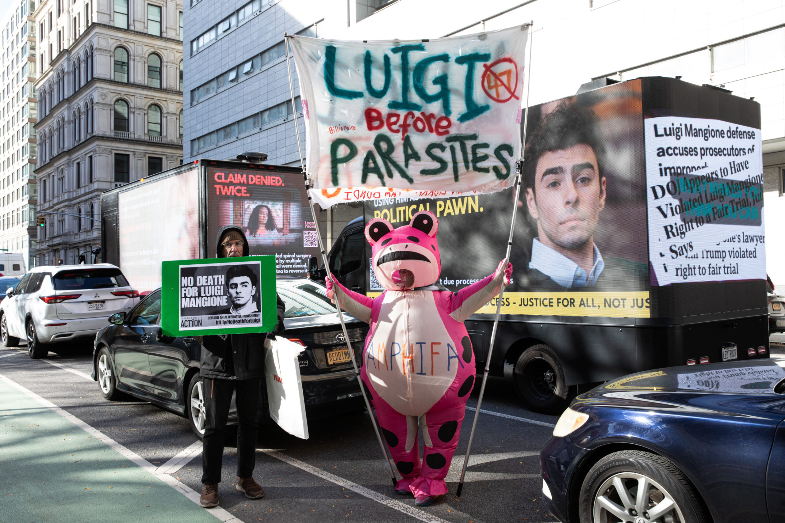 路易吉·曼久尼審判的焦點在於敘事掌控