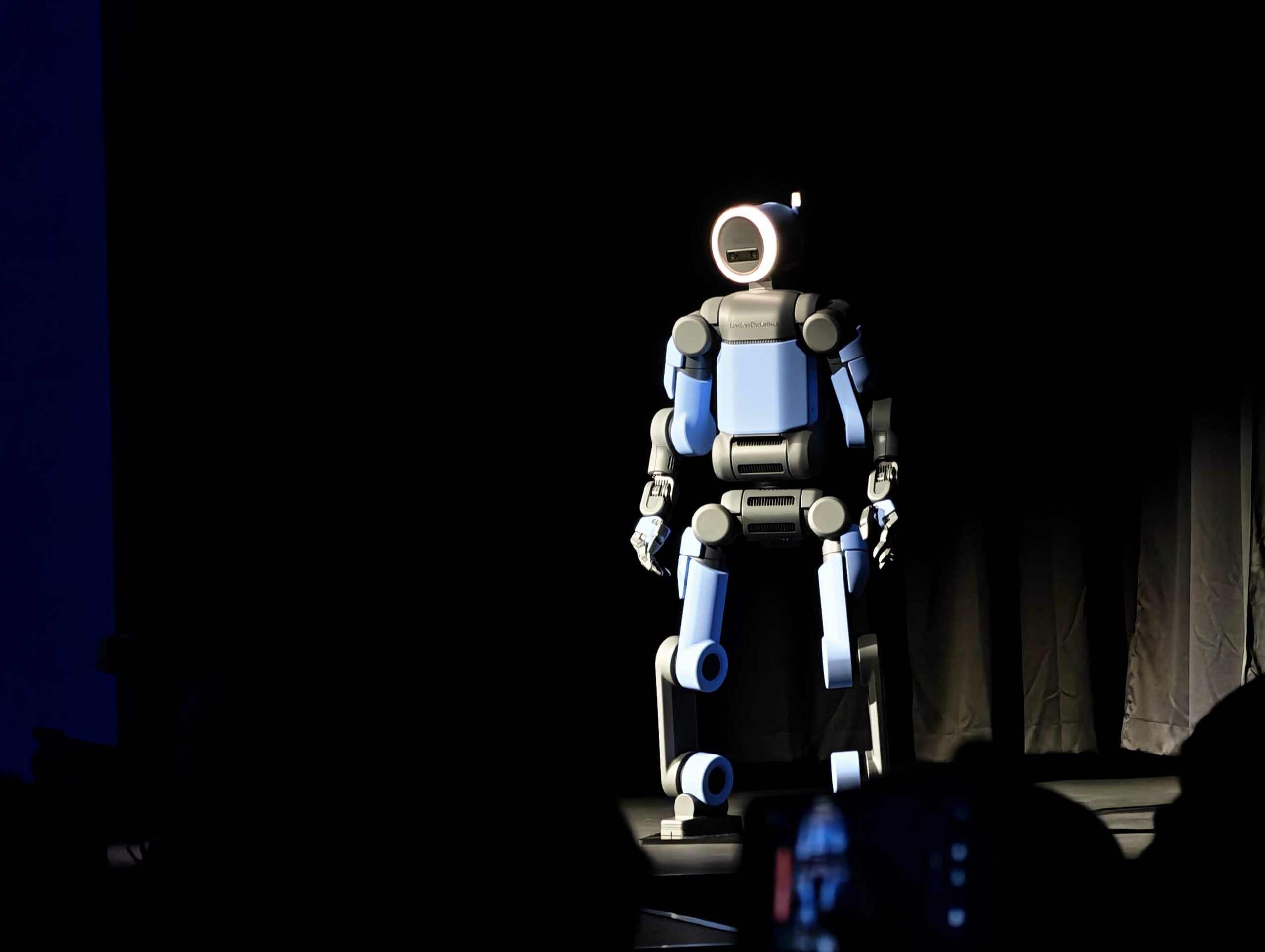 在 CES 上，電動車讓位於機器人計程車和人工智能