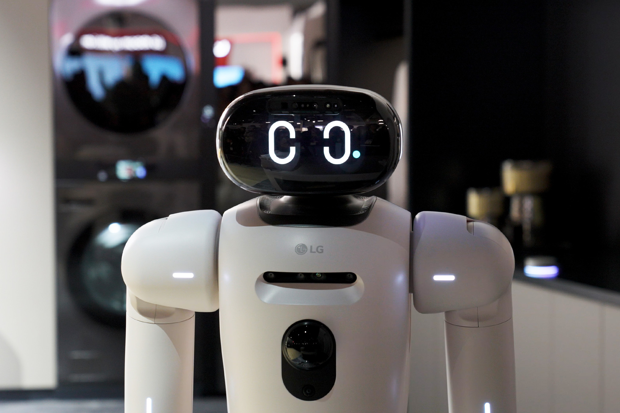 我們試著讓人型機械人洗衣服