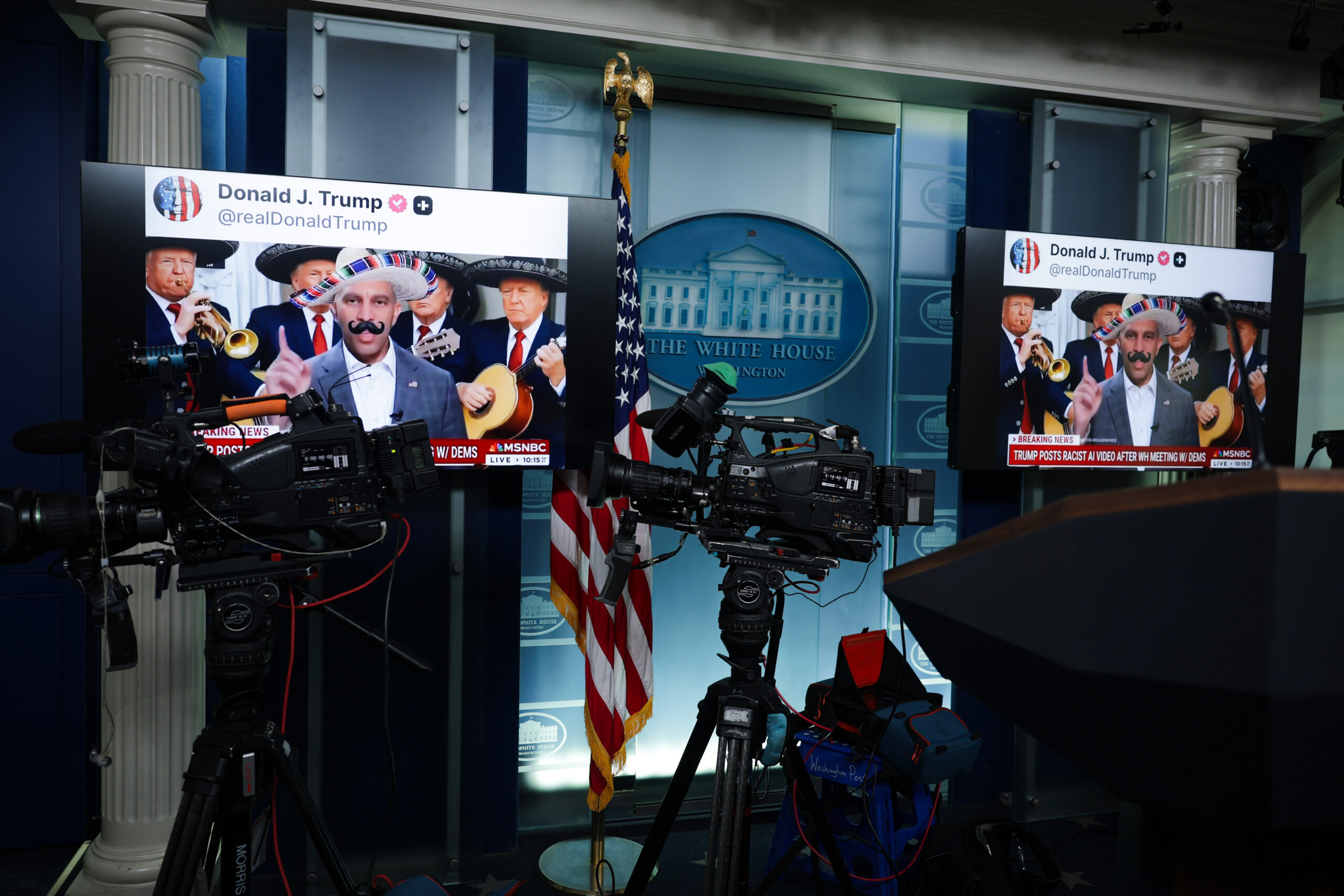 深入白宮的搞笑文化機器