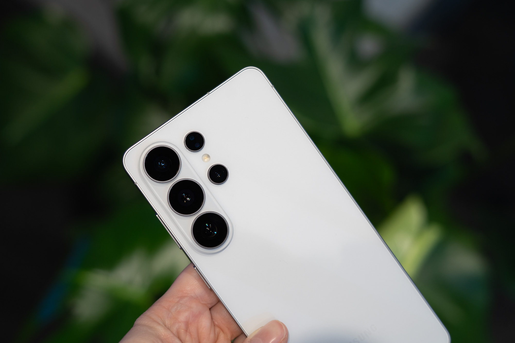 AI 深偽技術的潛在危機，三星卻在賣票