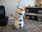 我遇見了 Olaf — 這個可能成為迪士尼主題公園未來的 Frozen 機械人