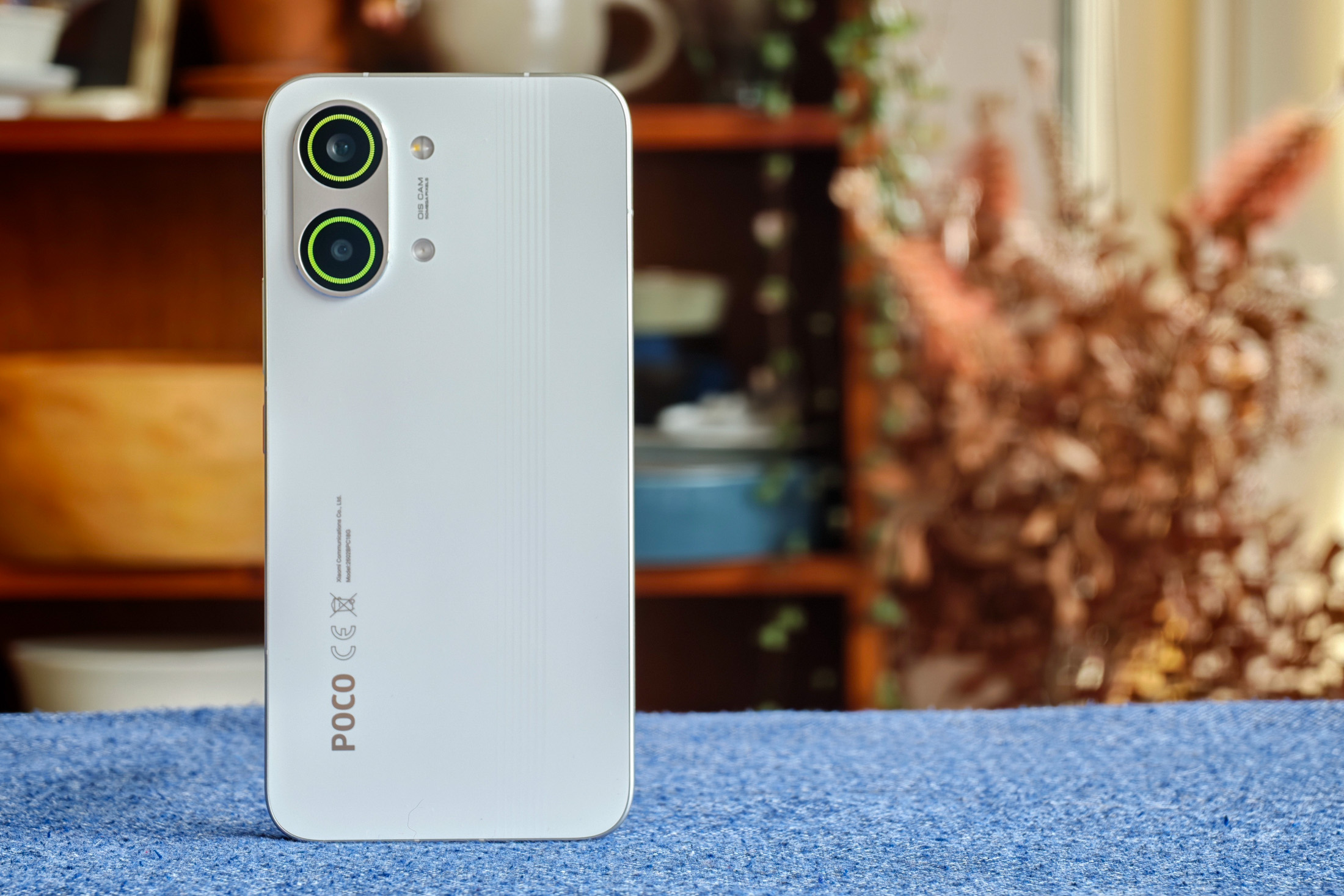 Poco 首部 Pro Max 手機憑藉 8,500mAh 電池實至名歸