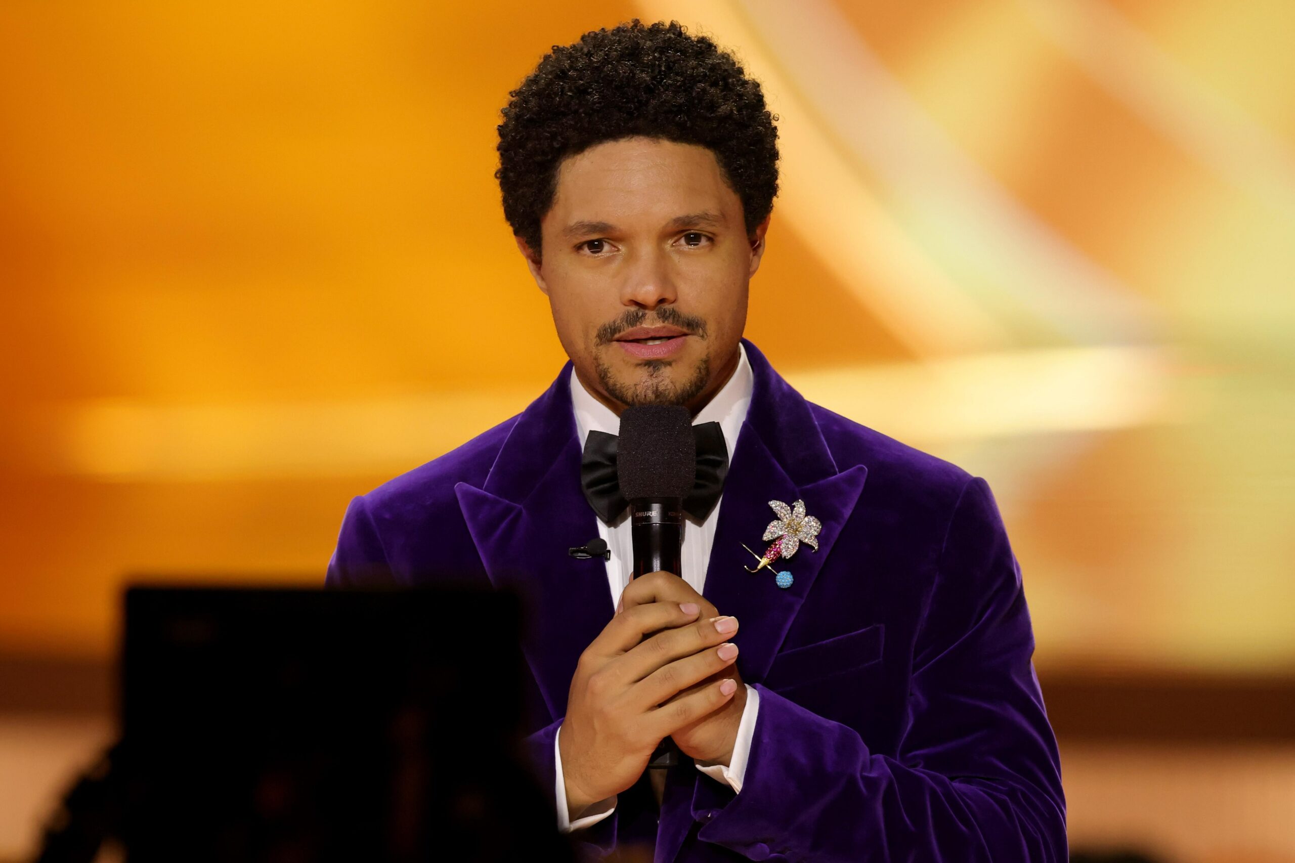 Trevor Noah 將主持 Google 的 Pixel 11 推介活動